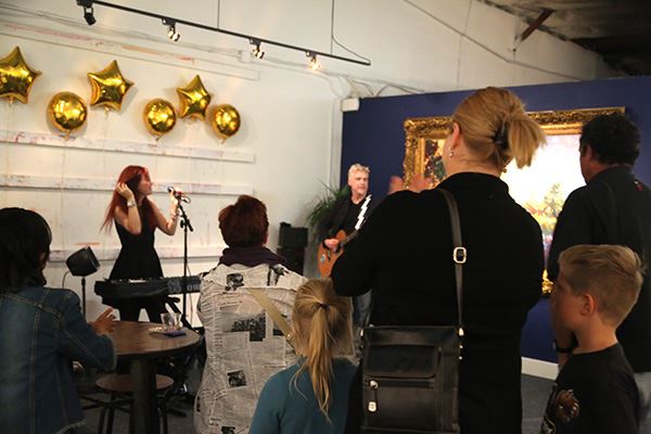 Hanson Releases New Line of 24 Karat Paintings at Open House Event